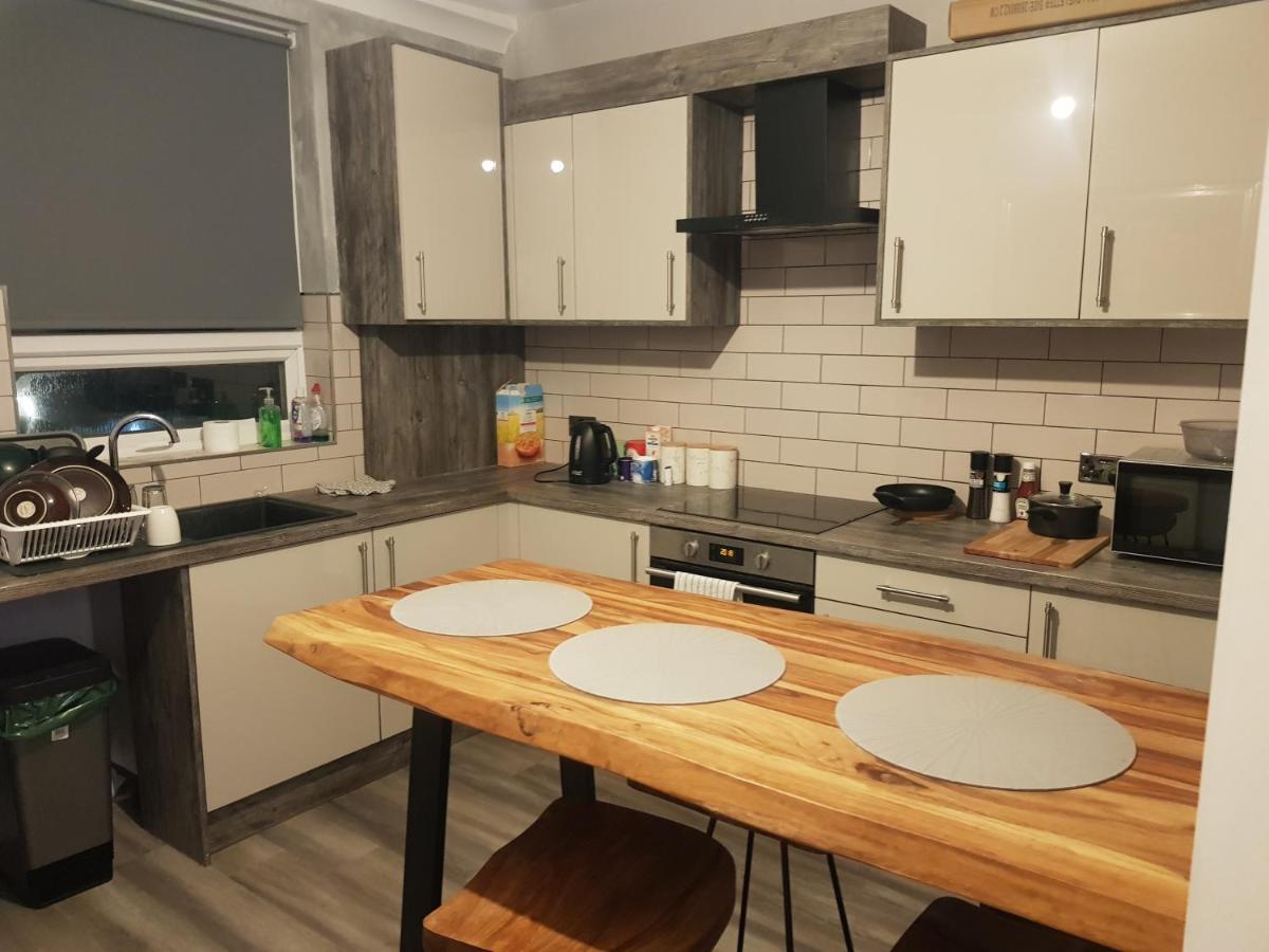 Highfields Living - All Rooms Ensuite- Free Wifi- Free Local Parking Шеффілд Екстер'єр фото