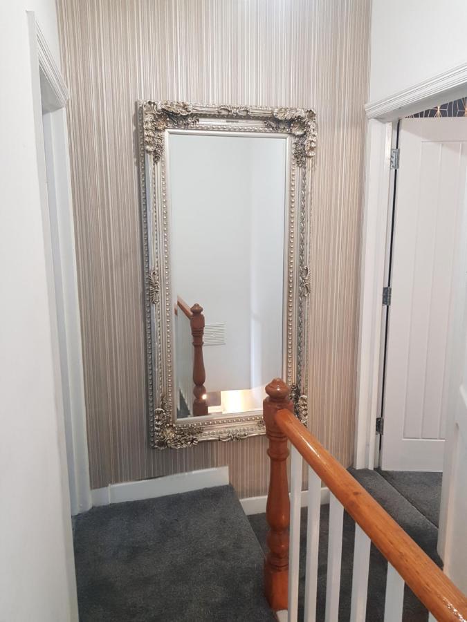 Highfields Living - All Rooms Ensuite- Free Wifi- Free Local Parking Шеффілд Екстер'єр фото
