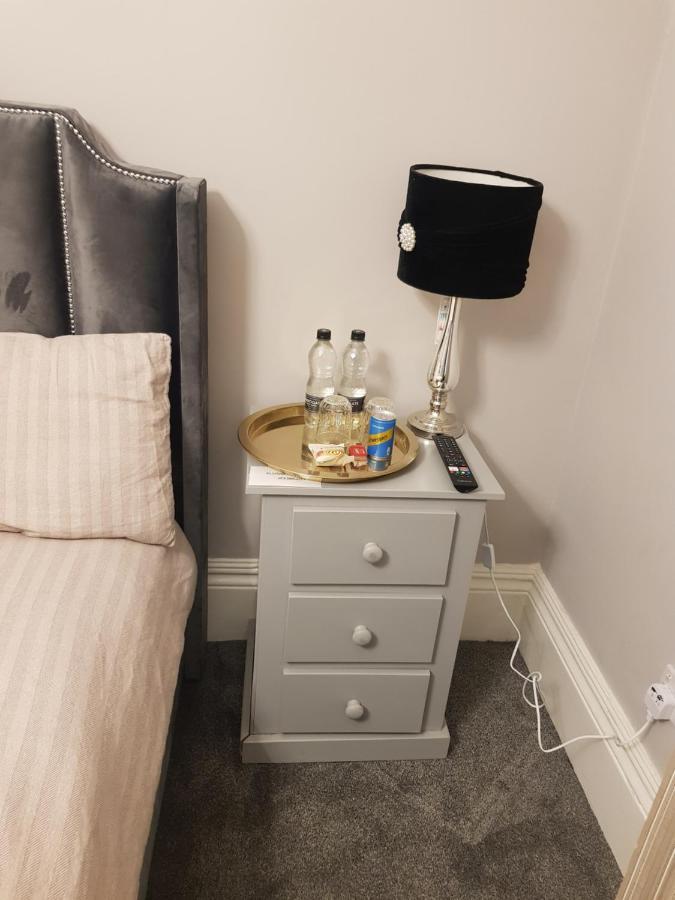 Highfields Living - All Rooms Ensuite- Free Wifi- Free Local Parking Шеффілд Екстер'єр фото