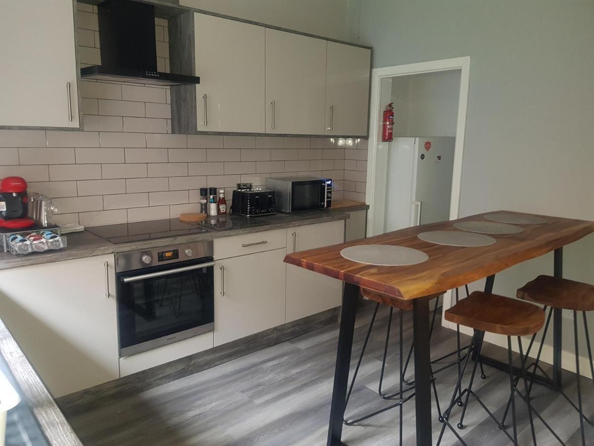 Highfields Living - All Rooms Ensuite- Free Wifi- Free Local Parking Шеффілд Екстер'єр фото