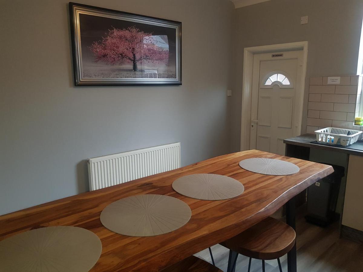 Highfields Living - All Rooms Ensuite- Free Wifi- Free Local Parking Шеффілд Екстер'єр фото
