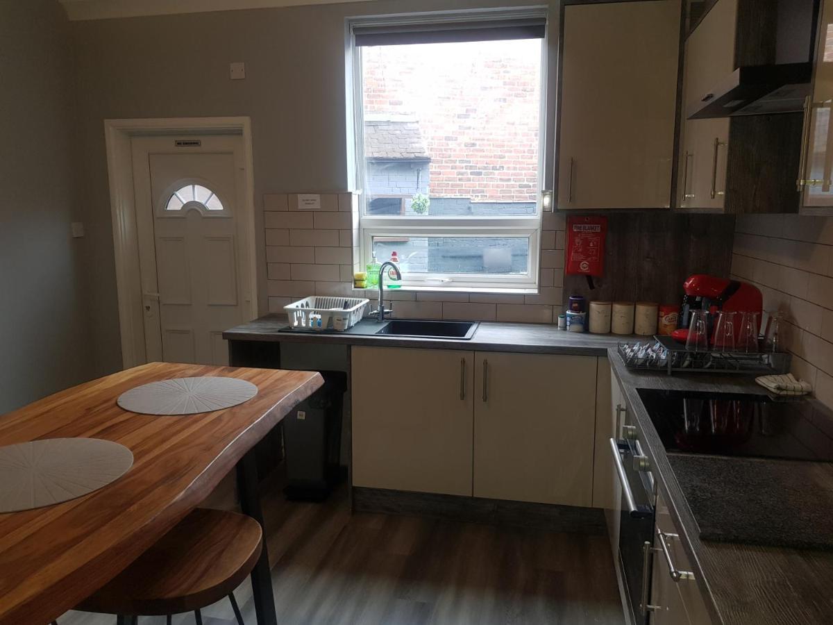 Highfields Living - All Rooms Ensuite- Free Wifi- Free Local Parking Шеффілд Екстер'єр фото