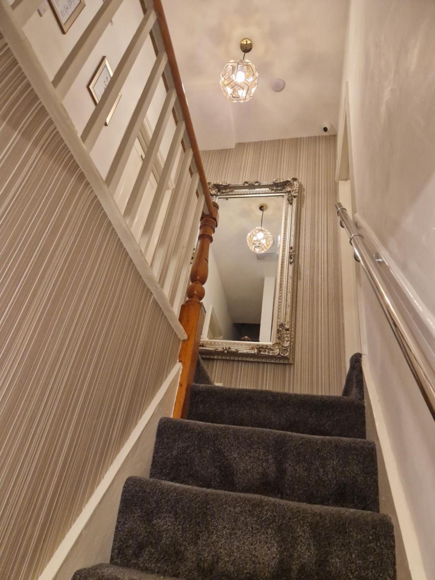 Highfields Living - All Rooms Ensuite- Free Wifi- Free Local Parking Шеффілд Екстер'єр фото